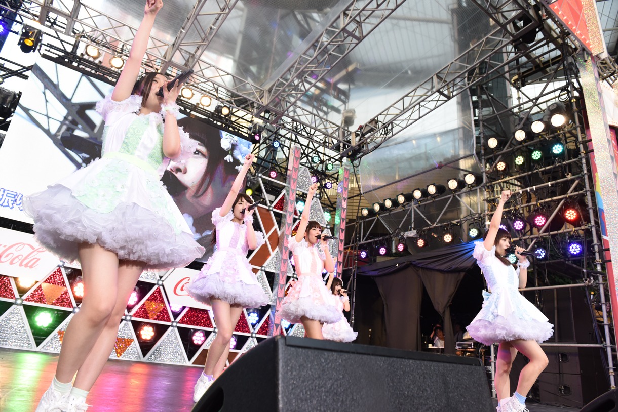 paletによるライブの様子。
