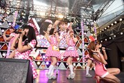 PASSPO☆によるライブの様子。
