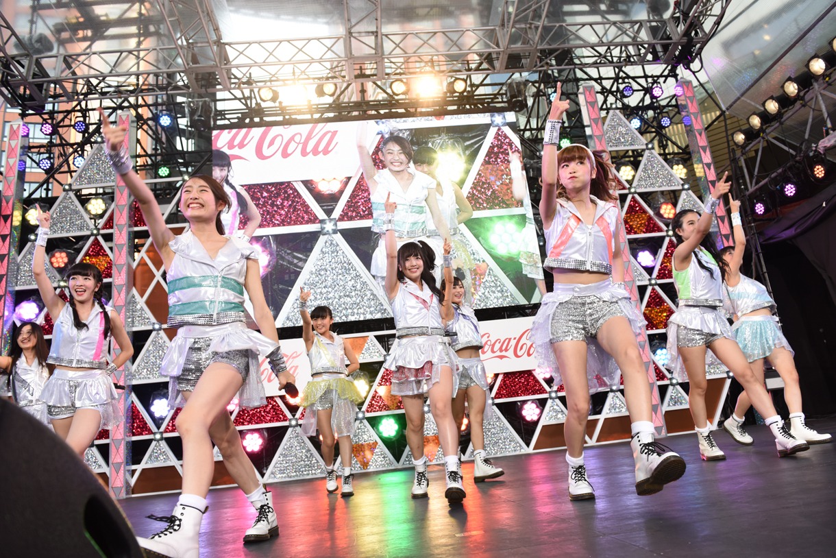 GEMによるライブの様子。