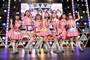 PASSPO☆によるライブの様子。