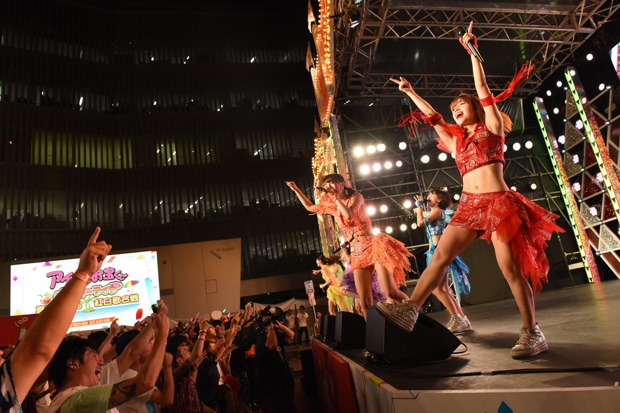 アップアップガールズ（仮）によるライブの様子。