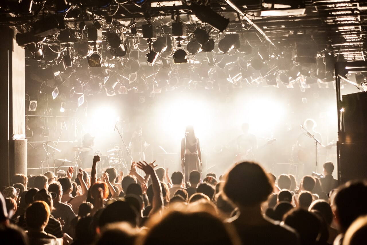 「蟲ふるう夜に ワンマンLIVE 2015 “スターシーカー”」の様子。 （撮影：粂井健太）