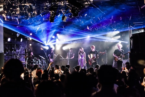 「蟲ふるう夜に ワンマンLIVE 2015 “スターシーカー”」の様子。 （撮影：粂井健太）