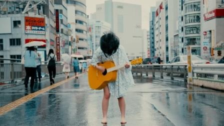 さユり「ミカヅキ」ミュージックビデオのワンシーン。