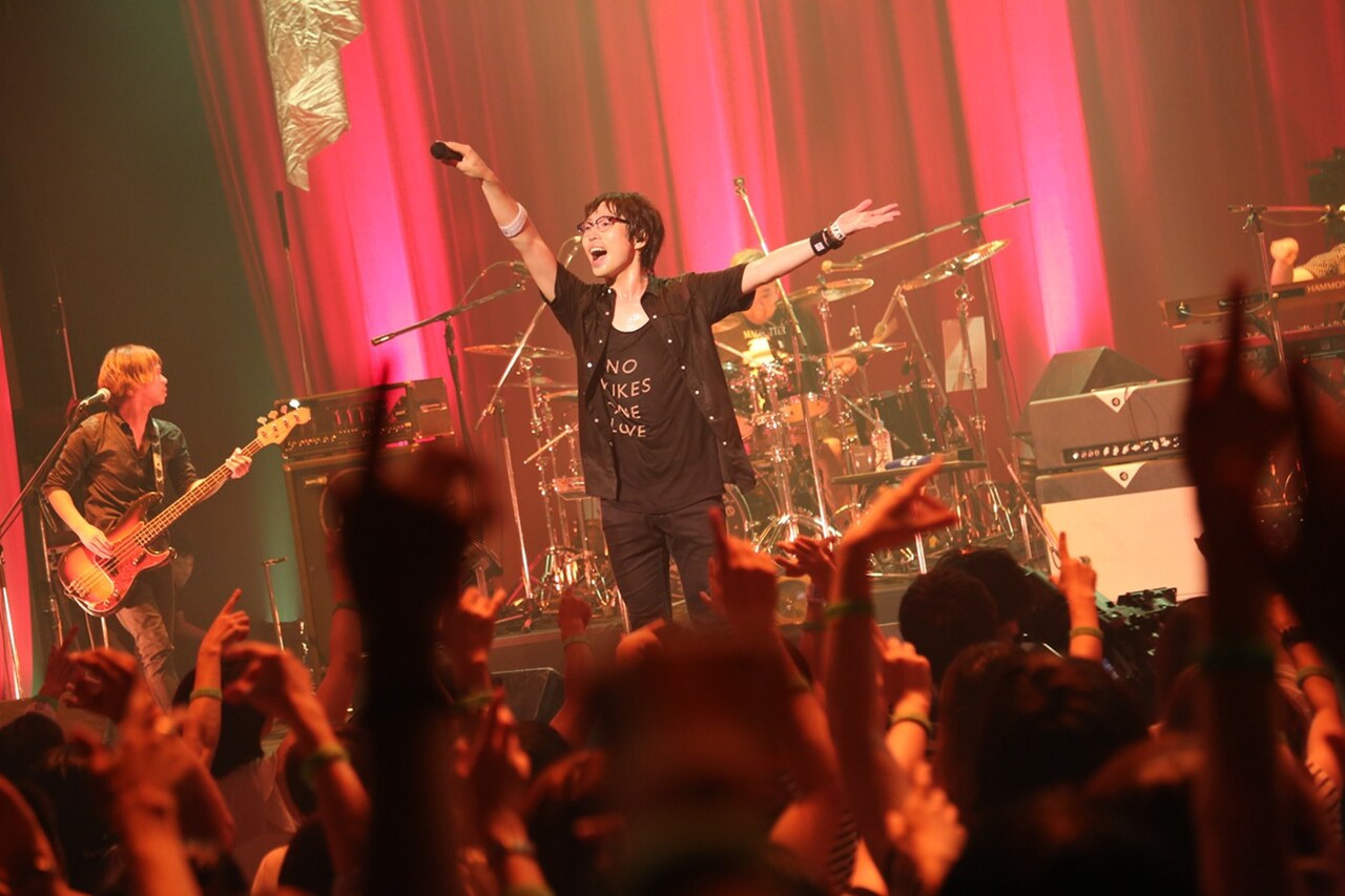 高橋優400人限定ライブで熱く13曲、締めは笑顔と大合唱