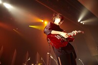 川谷絵音（Vo, G）（撮影：井手康郎）