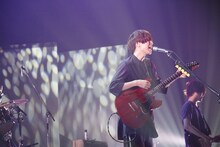 川谷絵音（Vo, G）（撮影：井手康郎）