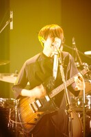 川谷絵音（Vo, G）（撮影：井手康郎）