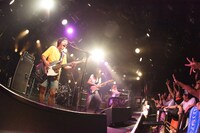 「ROCK UP!!! vol.01」でのWiennersによるライブの様子。