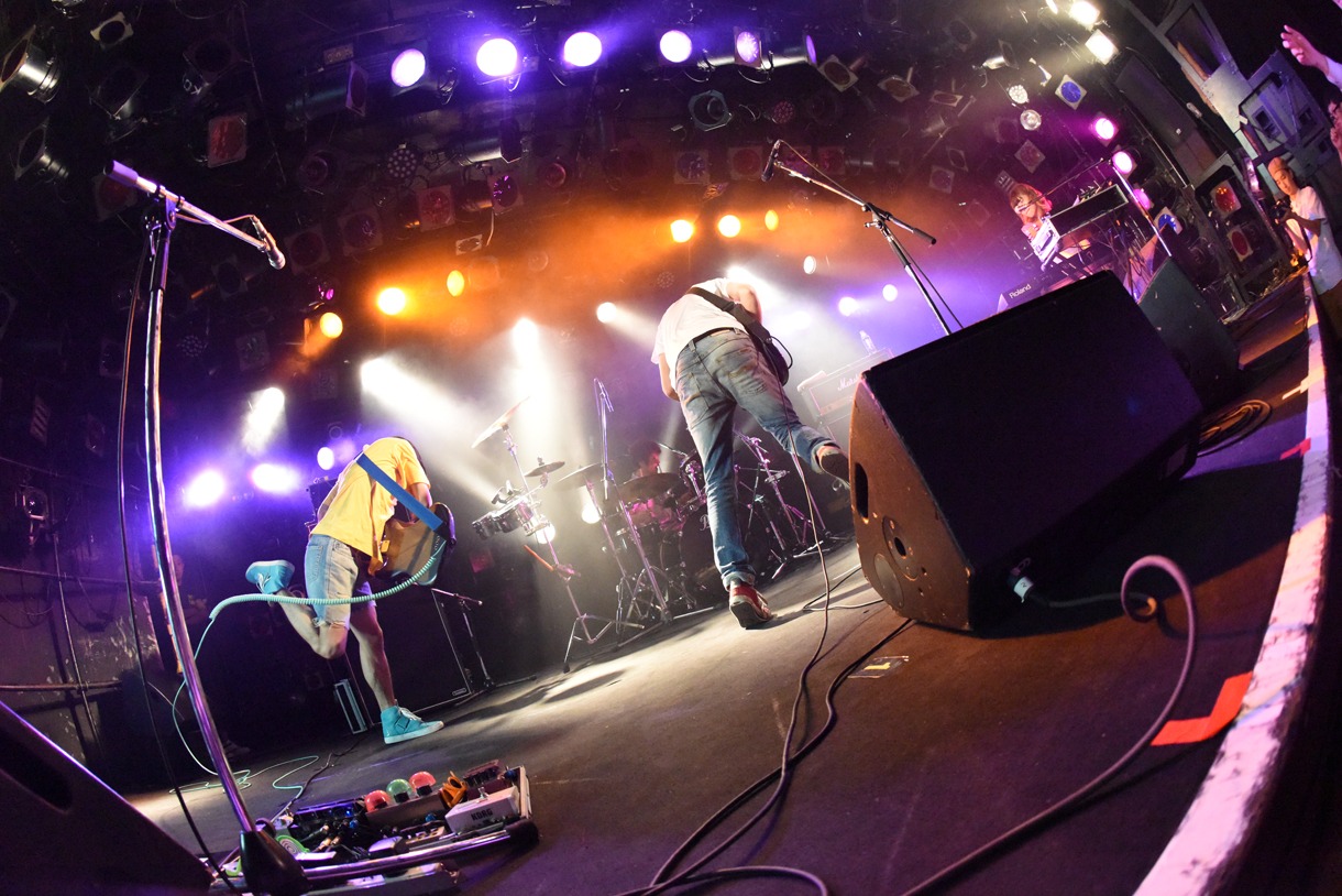 「ROCK UP!!! vol.01」でのWiennersによるライブの様子。