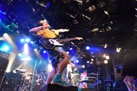「ROCK UP!!! vol.01」でのWiennersによるライブの様子。