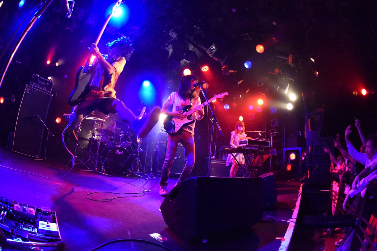 「ROCK UP!!! vol.01」でのWiennersによるライブの様子。