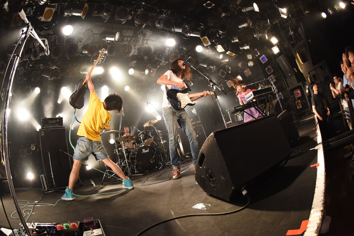 「ROCK UP!!! vol.01」でのWiennersによるライブの様子。