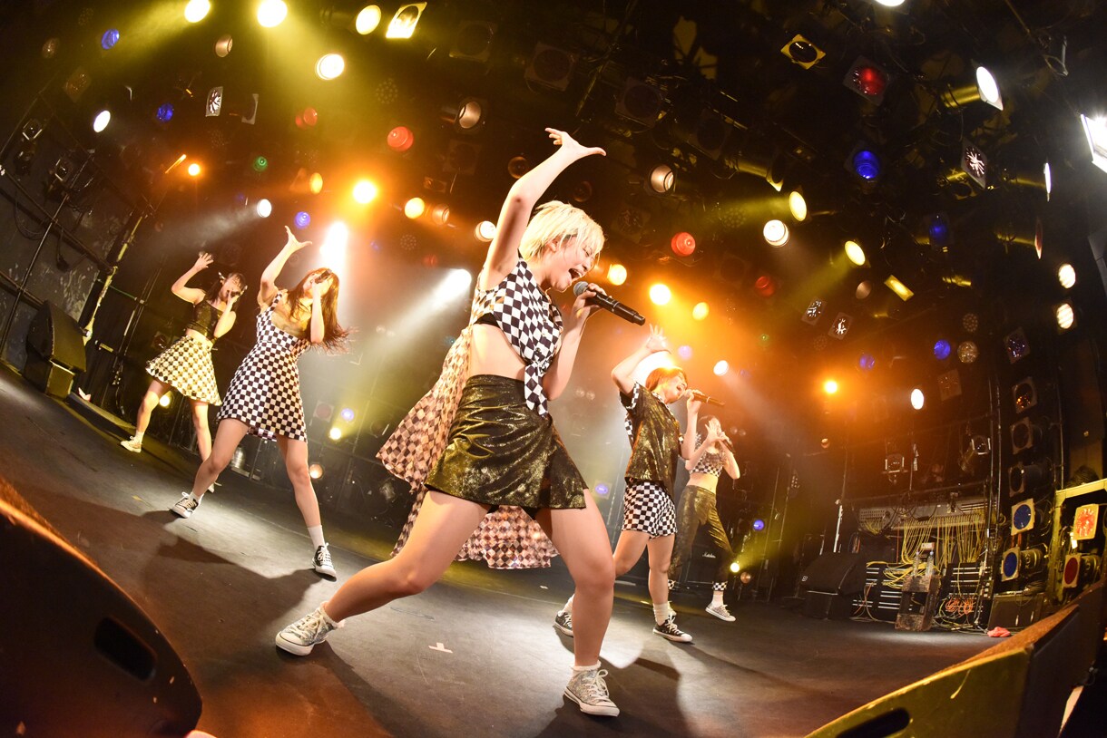 ベビレ×Wienners、クアトロで激突「100年後も思い出して」