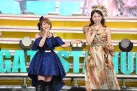 左から矢口真里、吉川友。