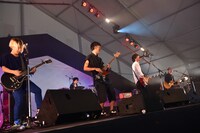 Suck a Stew Dry（写真提供：rockin'on japan）