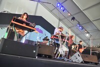 HAPPY（写真提供：rockin'on japan）