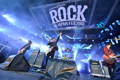 [Alexandros]（写真提供：rockin'on japan）