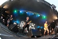GOOD4NOTHING（写真提供：rockin'on japan）