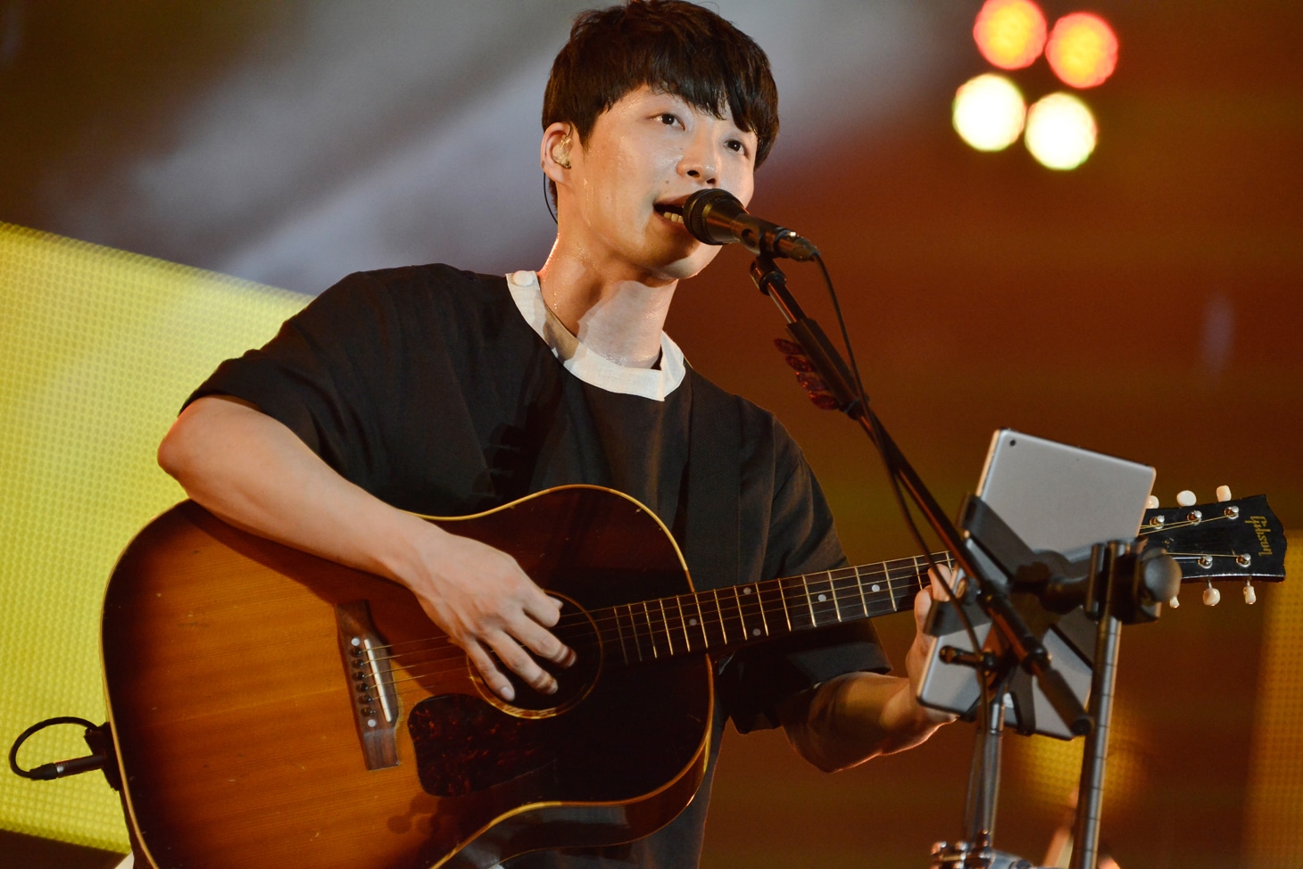 8月2日のGRASS STAGEトリを務めた星野源。（写真提供：rockin'on japan）