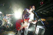 の子（Vo, G）（撮影：佐藤哲郎）