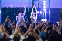 東京・Apple Store, Omotesandoでのインストアライブの様子。（Photo by Kensuke Tomuro）