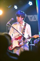 ヤマモトショウ（G, Syn）（撮影：逢坂憲吾）