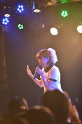 みこ(Vo)(撮影:逢坂憲吾)