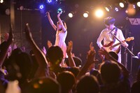 「グレートハンティングナイト VOL.74」出演時のふぇのたすのライブの様子。（撮影：逢坂憲吾）