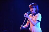 みこ（Vo）（撮影：逢坂憲吾）