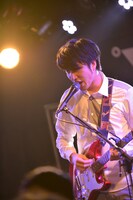 ヤマモトショウ（G, Syn）（撮影：逢坂憲吾）