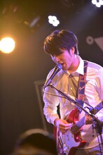 ヤマモトショウ（G, Syn）（撮影：逢坂憲吾）