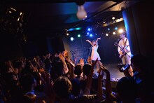 「グレートハンティングナイト VOL.74」出演時のふぇのたすのライブの様子。（撮影：逢坂憲吾）