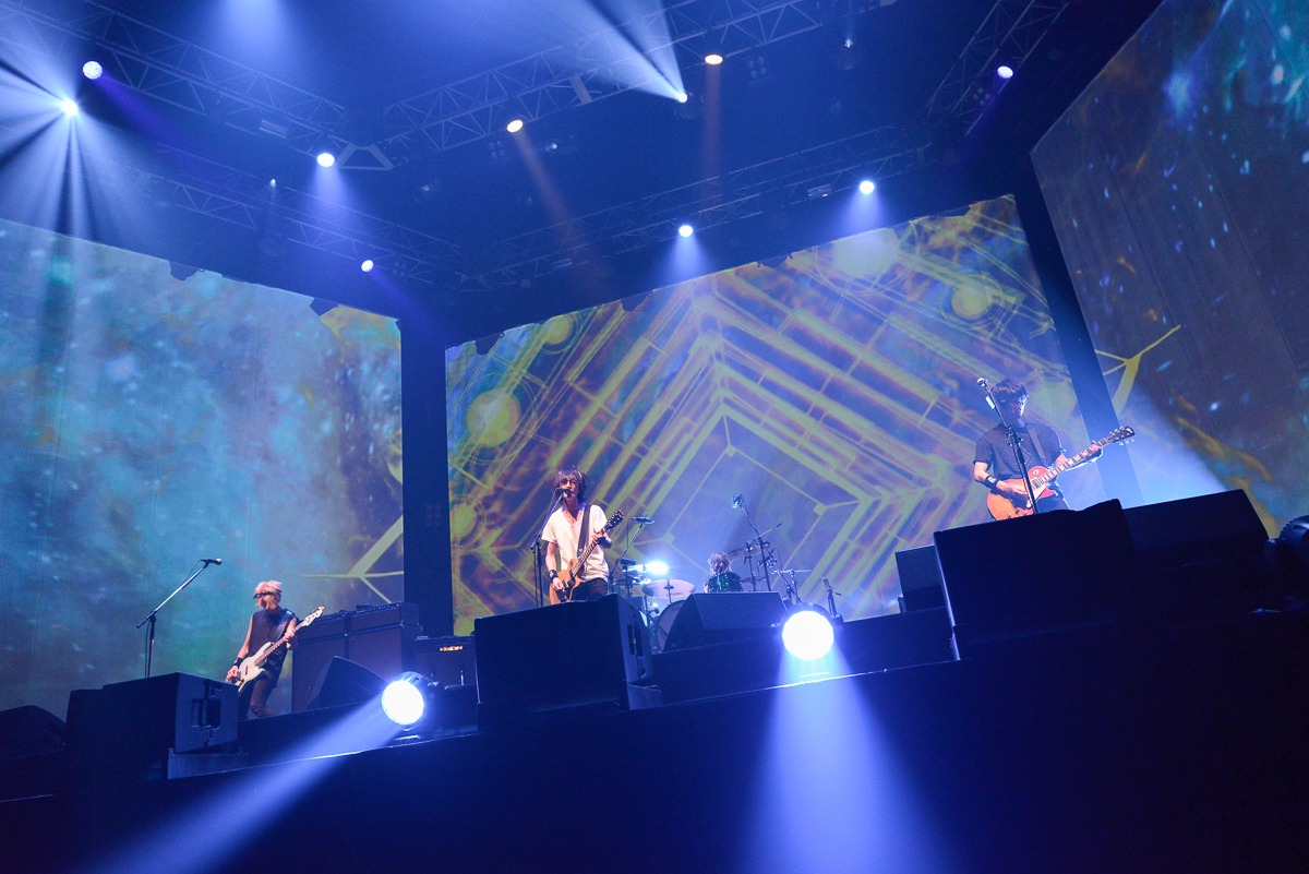 「BUMP OF CHICKEN Special Live 2015」横浜アリーナ公演の様子。（撮影：古渓一道）