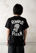「Platform Pizza TEE」ブラックのバックデザイン。