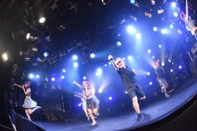 「世界はチャチャチャ！」を歌うベイビーレイズJAPAN、沢田チャレンジ。