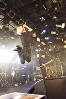 飛び跳ねる沢田チャレンジ。