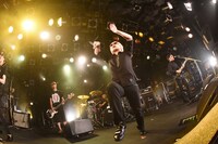 「ROCK UP!!! vol.01」でのザ・チャレンジによるライブの様子。