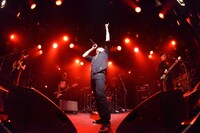 「ROCK UP!!! vol.01」でのザ・チャレンジによるライブの様子。