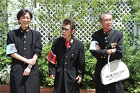 写真左より矢部浩之、岡村隆史、柳葉敏郎。 (c)日本テレビ