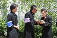 写真左より矢部浩之、長渕剛、岡村隆史。 (c)日本テレビ