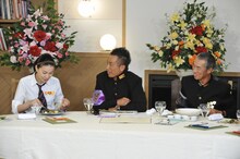 写真左より江角マキコ、長渕剛、柳葉敏郎。 (c)日本テレビ