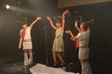 生着替えに成功した星野みちる（中央）。