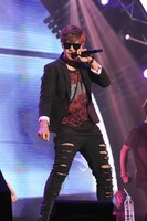 SHOW（写真提供：エイベックス・ライヴ・クリエイティヴ）