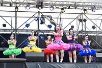 「シャンプーハット」を披露するチームしゃちほこ。（Photo by KEIKO TANABE）