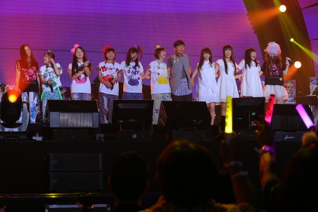 ライブのエンディングの様子。（Photo by Ayumi Fujita）