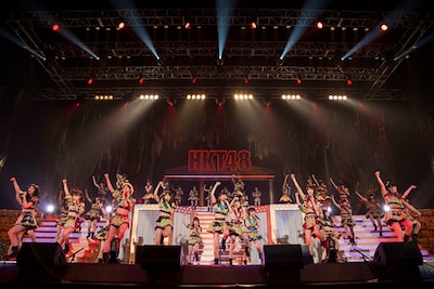 「HKT48全国ツアー ～全国統一終わっとらんけん～」神奈川・横浜アリーナ公演の様子。(c)AKS