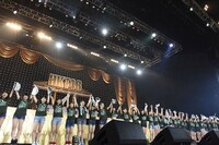 「HKT48全国ツアー ～全国統一終わっとらんけん～」神奈川・横浜アリーナ公演の様子。(c)AKS