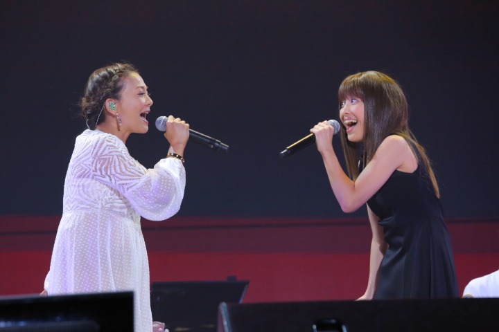 写真左より華原朋美、百田夏菜子。（Photo by Ayumi Fujita）