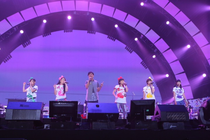 森山直太朗とももいろクローバーZ。（Photo by Ayumi Fujita）